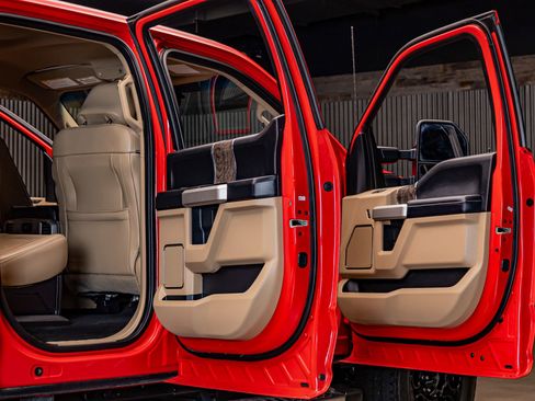 Used 2017 Ford F250 Lariat w/ Chrome Package image 29