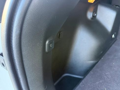 Used 2019 Jeep Cherokee Limited image 34