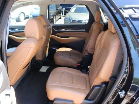 Used 2018 Buick Enclave Essence w/ Trailering Package FWD image 11