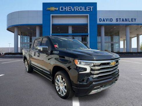 Used 2025 Chevrolet Silverado 1500 High Country AWD/4WD image 2