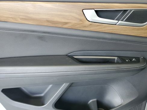 Used 2025 Volkswagen Atlas SE image 13