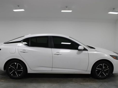 Used 2024 Nissan Sentra SV FWD image 11