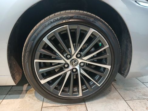 Used 2024 Lexus ES 350 w/ Premium Package FWD image 6