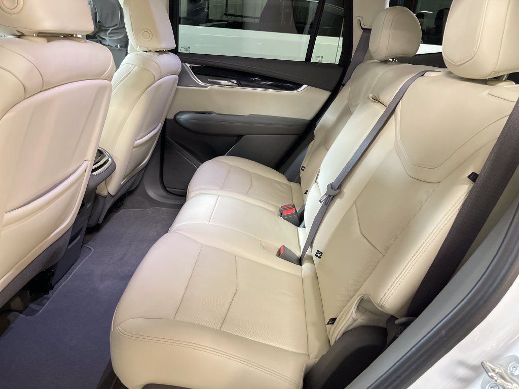Used 2024 Cadillac XT6 Premium Luxury w/ Technology Package AWD/4WD image 24