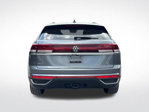 Used 2024 Volkswagen Atlas Cross Sport SE FWD image 4
