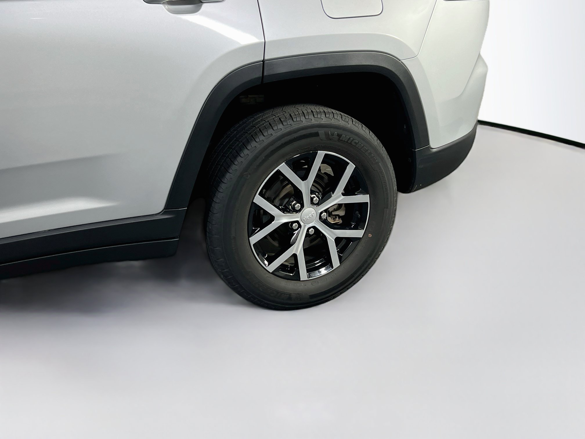 Used 2023 Jeep Grand Cherokee Limited AWD/4WD image 31