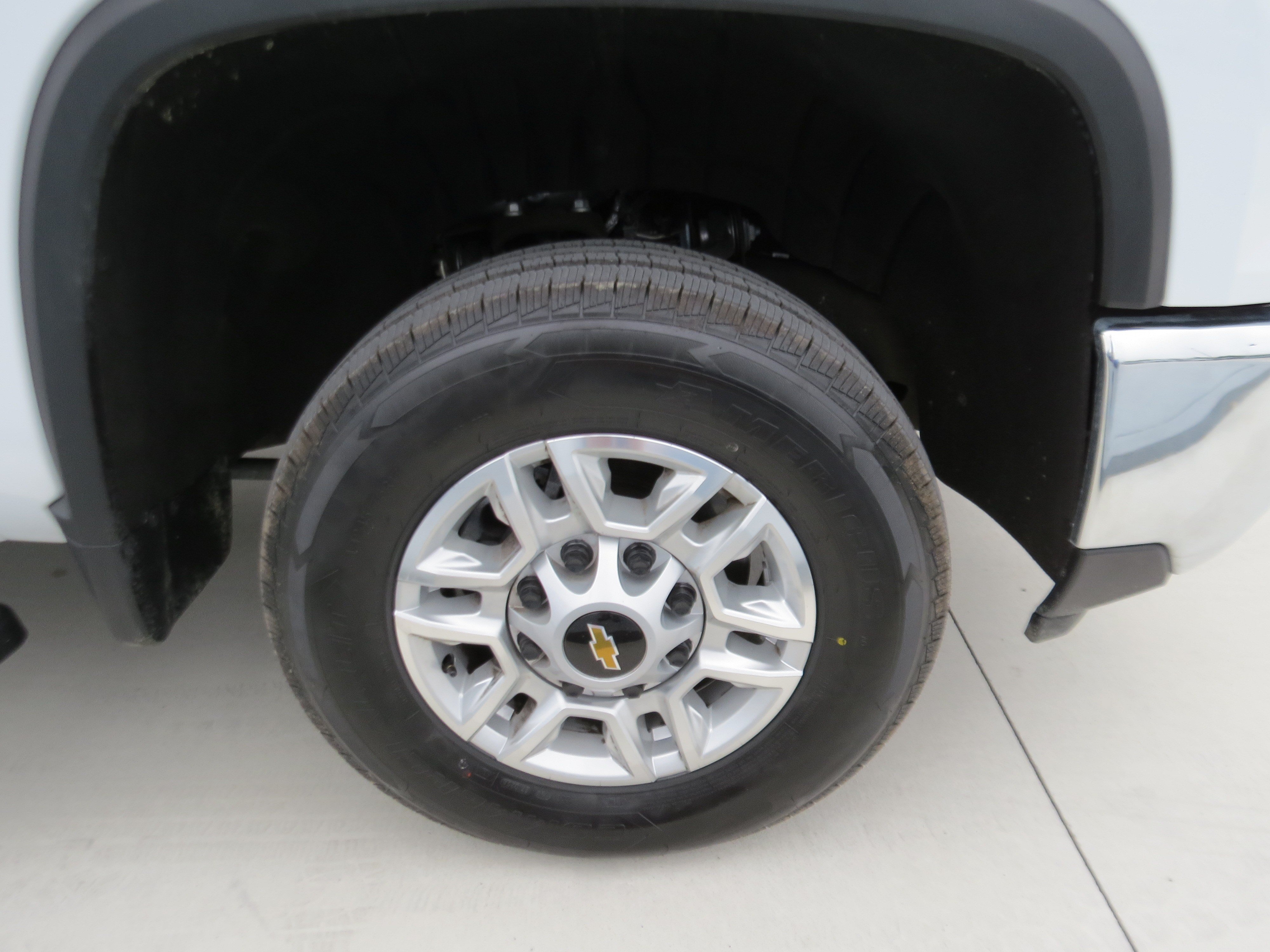 Used 2025 Chevrolet Silverado 2500 LT w/ Convenience Package AWD/4WD image 10