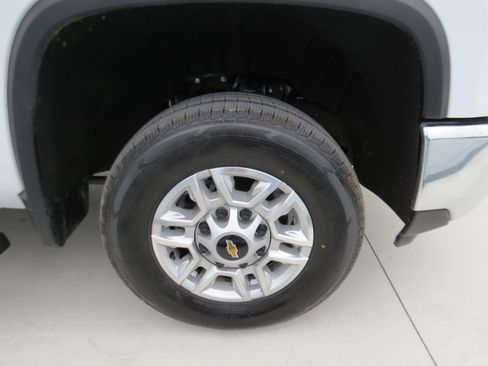 Used 2025 Chevrolet Silverado 2500 LT w/ Convenience Package AWD/4WD image 10