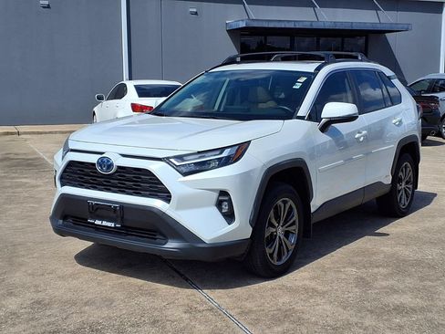 Used 2022 Toyota RAV4 XLE Premium AWD/4WD image 3