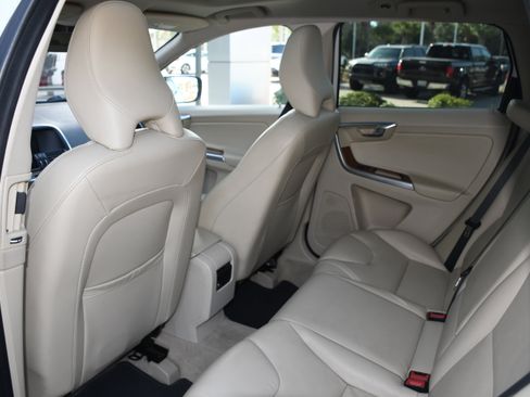Used 2016 Volvo XC60 T6 image 17