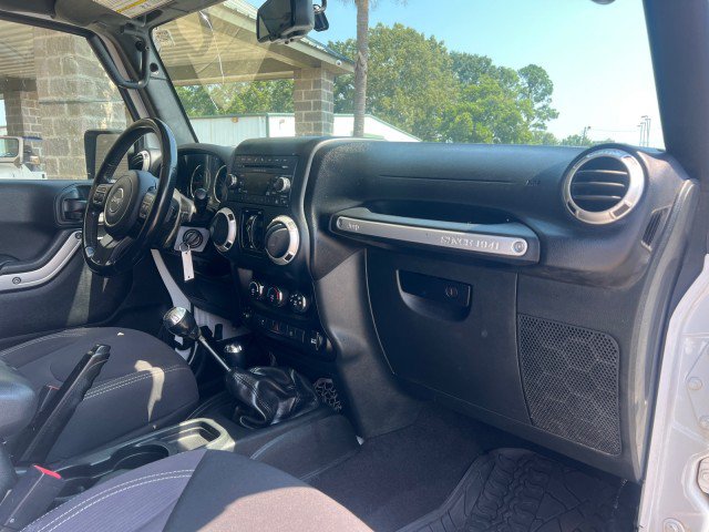 Used 2018 Jeep Wrangler Unlimited Rubicon w/ Connectivity Group AWD/4WD image 26
