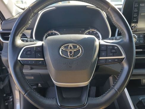 Used 2022 Toyota Highlander XLE image 25