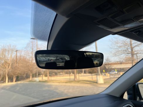 Certified 2022 Volkswagen Tiguan SE image 25