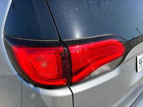 Used 2018 Chrysler Pacifica Touring-L image 35