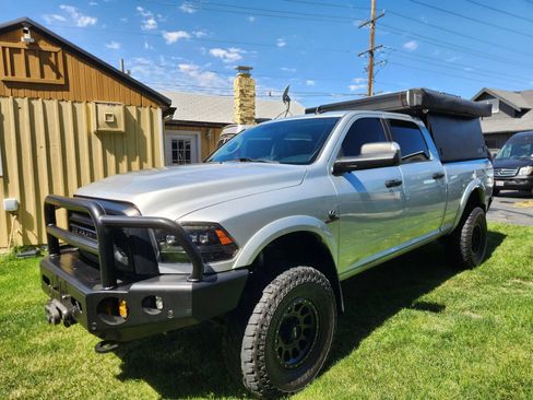 Used 2017 RAM 2500 Laramie AWD/4WD image 2