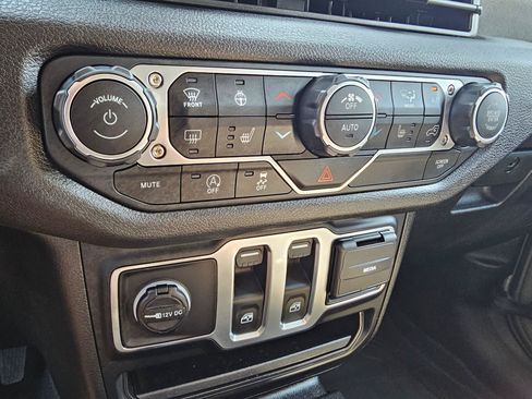 Used 2025 Jeep Wrangler Sport AWD/4WD image 25