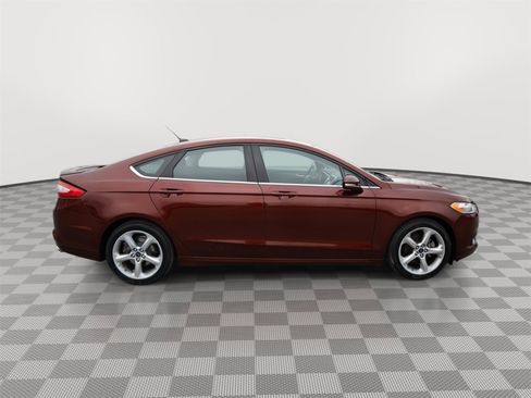 Used 2016 Ford Fusion SE image 4