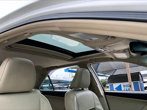 Used 2012 Toyota Camry XLE w/ Leather Pkg FWD image 14