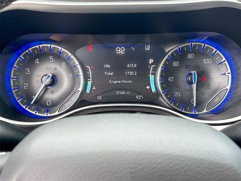 Used 2023 Chrysler Pacifica Touring-L FWD image 12