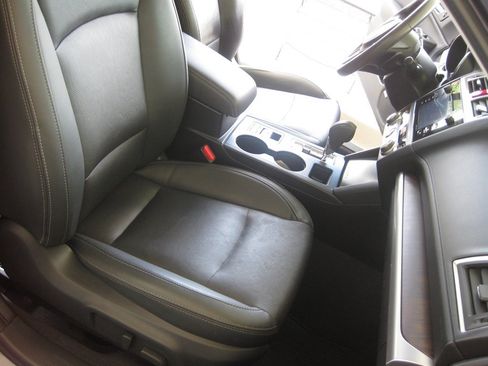 Used 2017 Subaru Outback 2.5i Limited AWD/4WD image 37