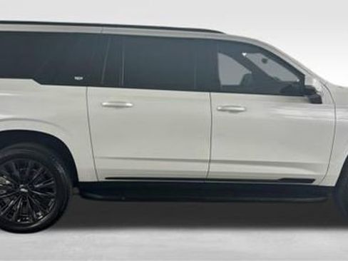 Used 2025 Cadillac Escalade ESV Sport w/ LPO, ONYX Package image 10