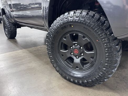 Used 2012 Toyota Tacoma 4x4 Access Cab V6 w/ TRD Off-Road Pkg image 2