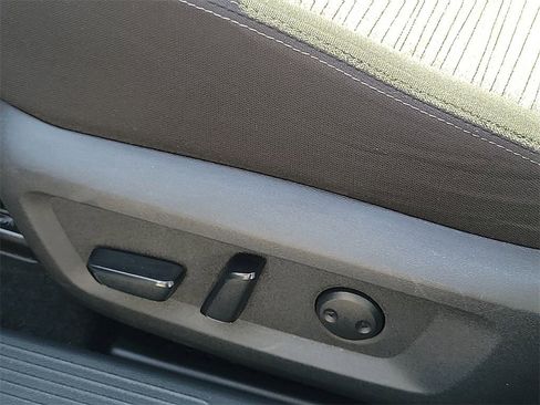 Used 2023 Nissan Rogue SV image 16