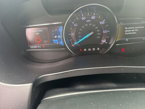 Used 2018 Ford Explorer XLT w/ Equipment Group 202A FWD image 4