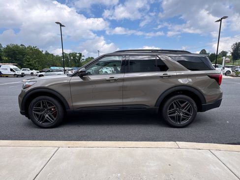 New 2026 Ford Explorer ST-Line w/ ST-Line Street Pack AWD/4WD image 11