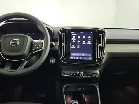 Certified 2026 Volvo XC40 B5 Plus w/ Climate Package AWD/4WD image 25