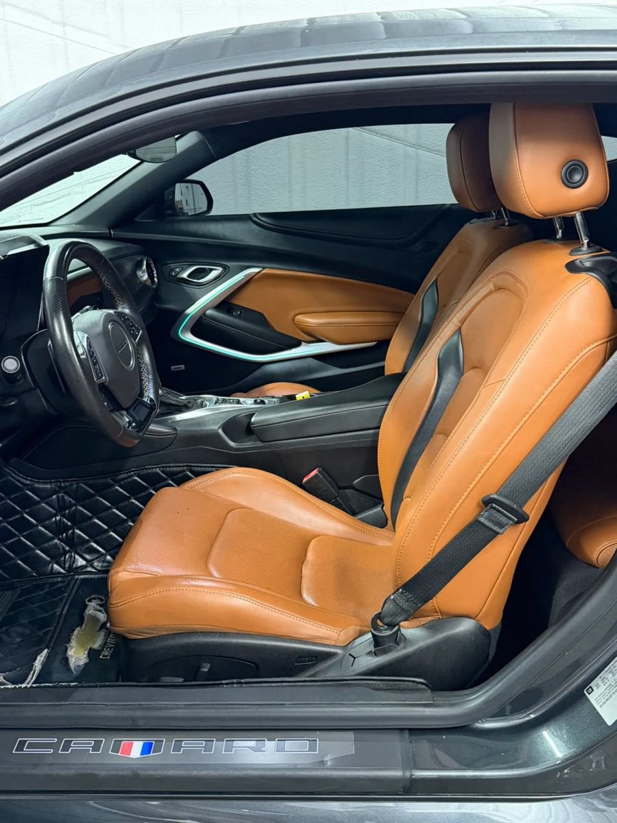Used 2018 Chevrolet Camaro LT RWD image 15