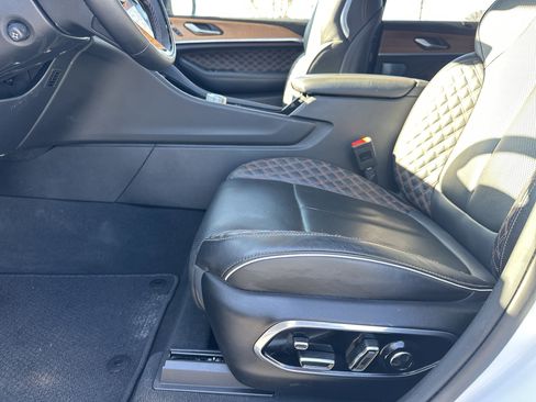 Used 2023 Jeep Grand Cherokee Summit image 11