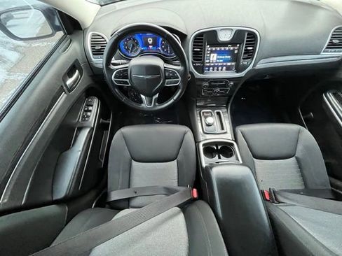 Used 2022 Chrysler 300 Touring w/ Sport Appearance Package image 22