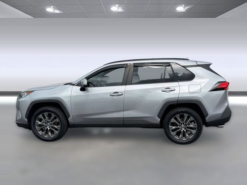 Used 2021 Toyota RAV4 XLE Premium FWD image 2