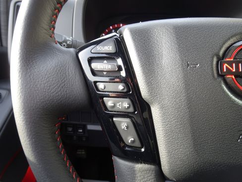 Used 2025 Nissan Frontier PRO-4X image 23