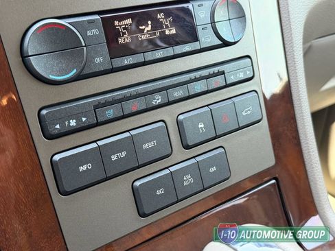 Used 2011 Lincoln Navigator 4WD image 22
