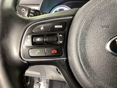 Used 2018 Kia Niro EX image 21