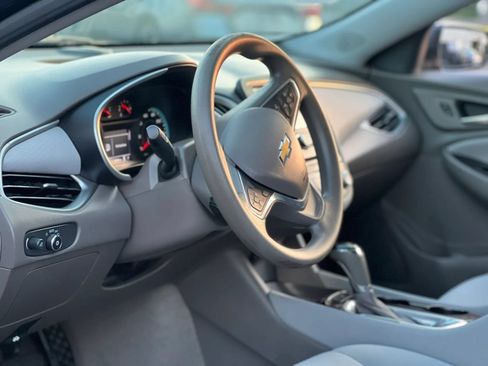 Used 2018 Chevrolet Malibu LS w/ LPO, Convenience Package 1 FWD image 9
