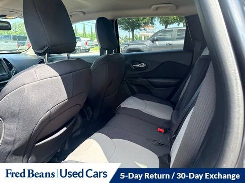 Used 2016 Jeep Cherokee Latitude w/ Safety/Convenience Group AWD/4WD image 20