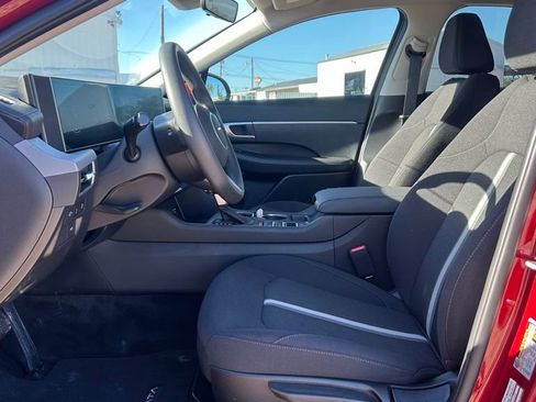 Used 2025 Hyundai Sonata SE image 12