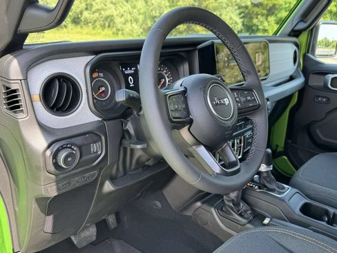 Used 2026 Jeep Wrangler Unlimited Sport AWD/4WD image 2