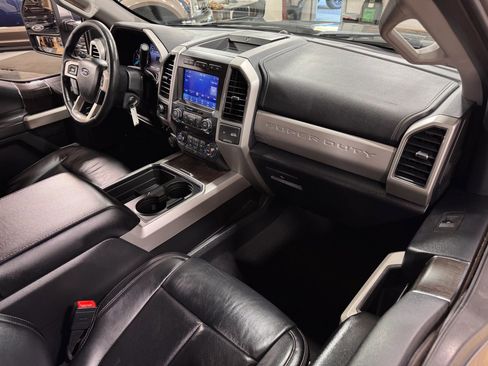 Used 2020 Ford F350 Lariat w/ Chrome Package image 21