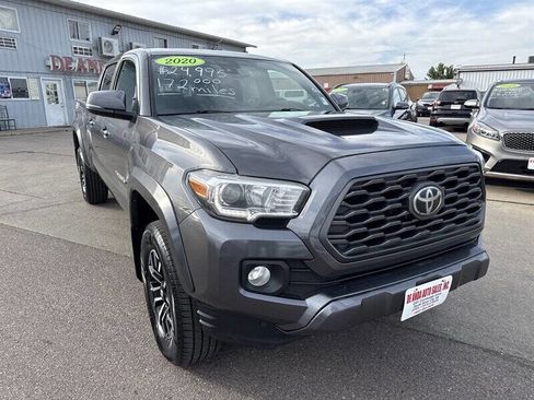 Used 2020 Toyota Tacoma 4x4 Double Cab image 11