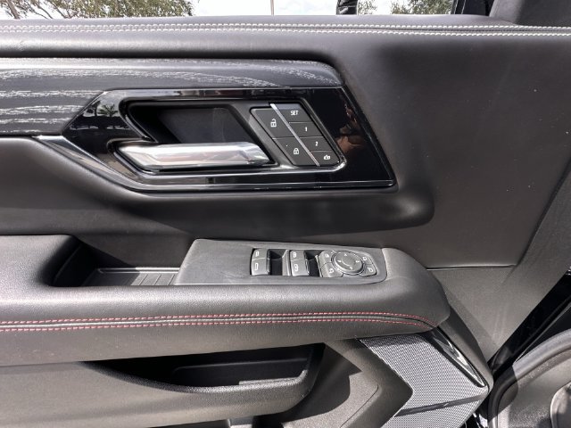 Certified 2025 GMC Yukon XL AT4 Ultimate AWD/4WD image 21