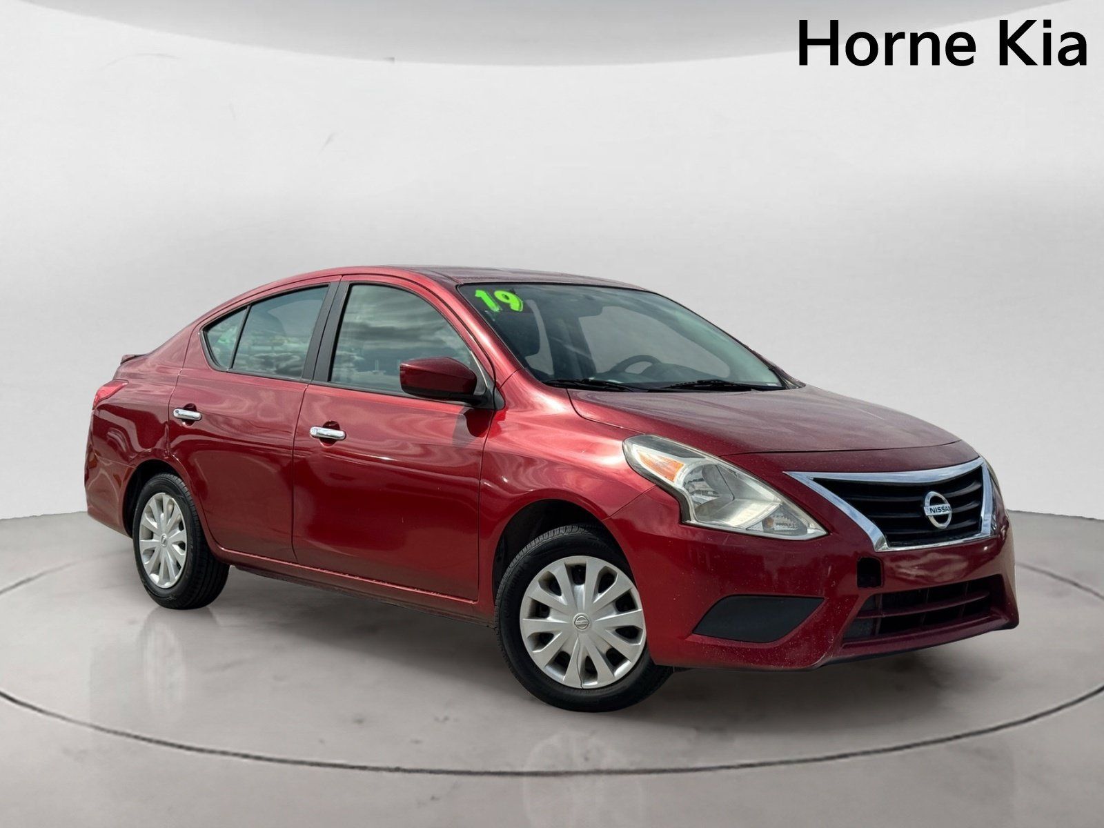 Used 2019 Nissan Versa SV FWD image 2