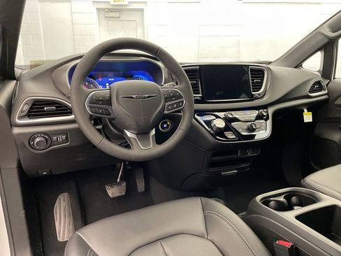 New 2026 Chrysler Voyager LX image 9