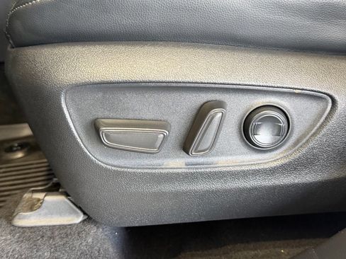 Used 2023 Toyota Highlander Platinum FWD image 21