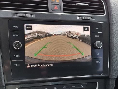 Used 2019 Volkswagen Golf SE w/ Driver Assistance Package image 19