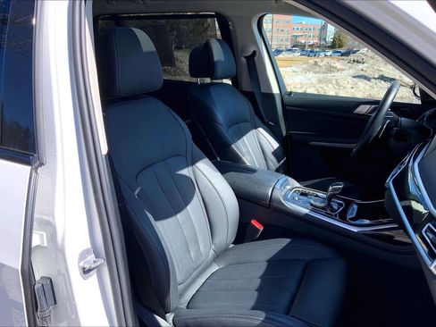 Used 2021 BMW X7 xDrive40i w/ Premium Package image 8