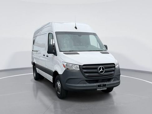 Used 2024 Mercedes-Benz Sprinter 3500 image 3